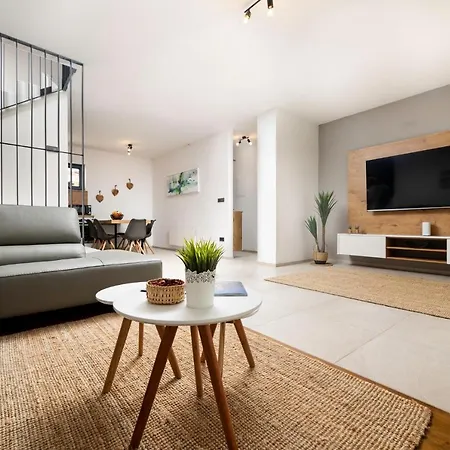 Bella Villa *